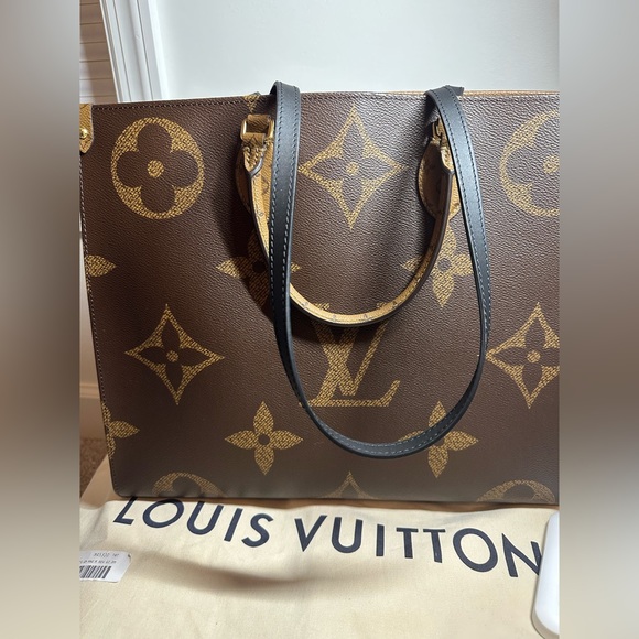 Louis Vuitton OntheGo tote GM - Picture 9 of 11